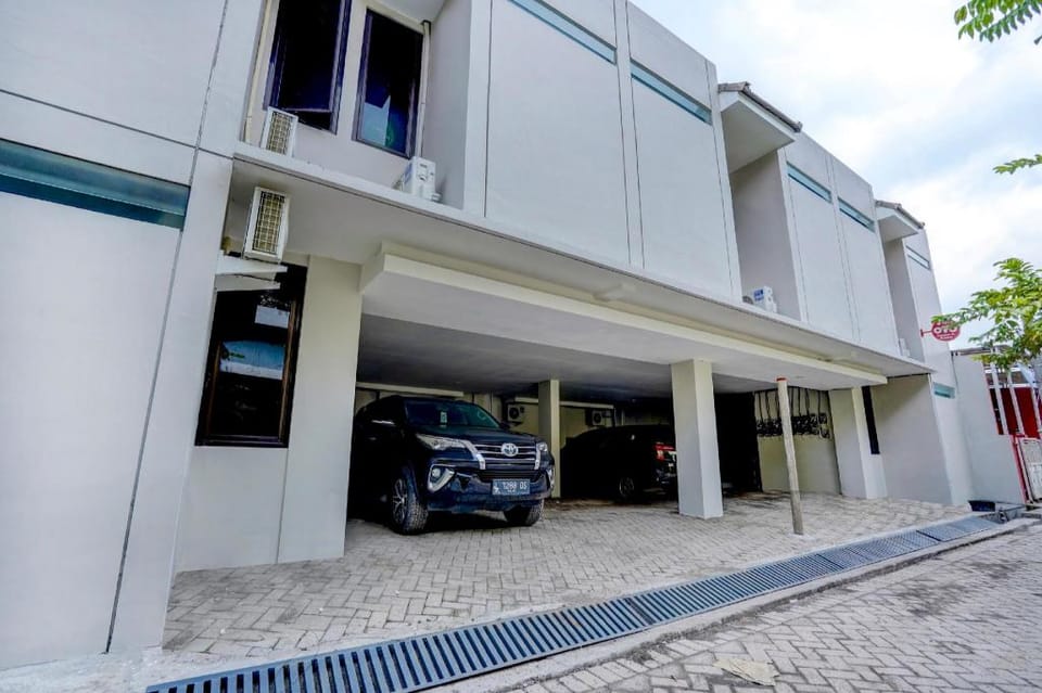 OYO 90154 Anugrah Rr Syariah Hotel in East Java