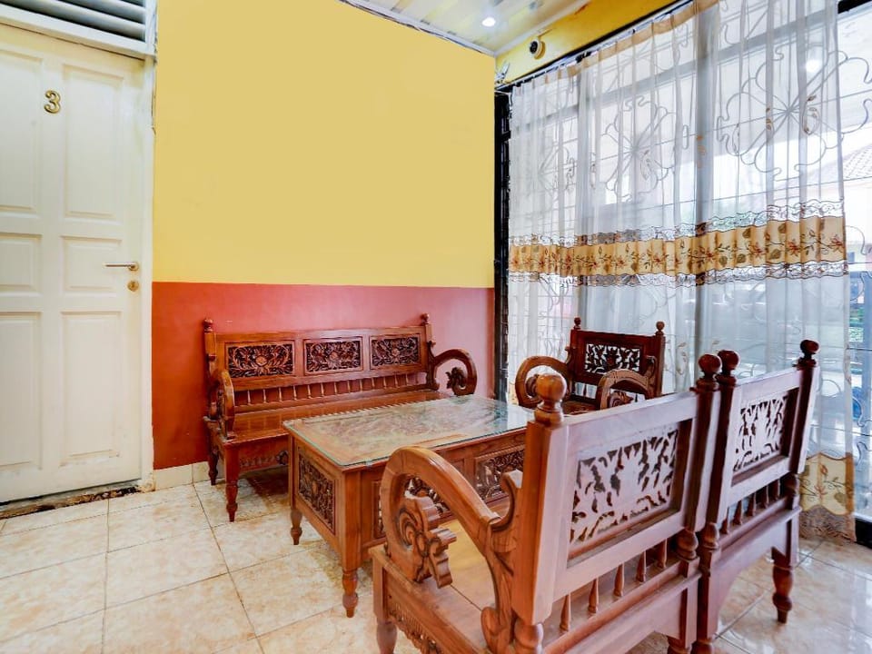 OYO Life 90190 Asha Kost Syariah Hotel in Indonesia