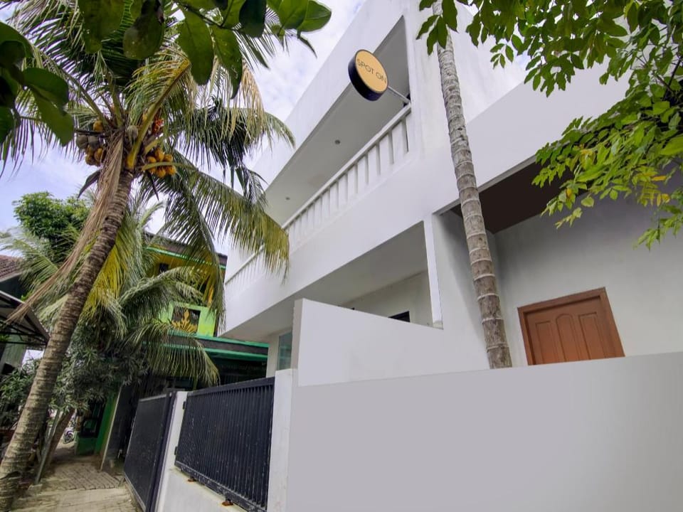 OYO Life 90152 Garuda Bima Residence Syariah Hotel in West Java
