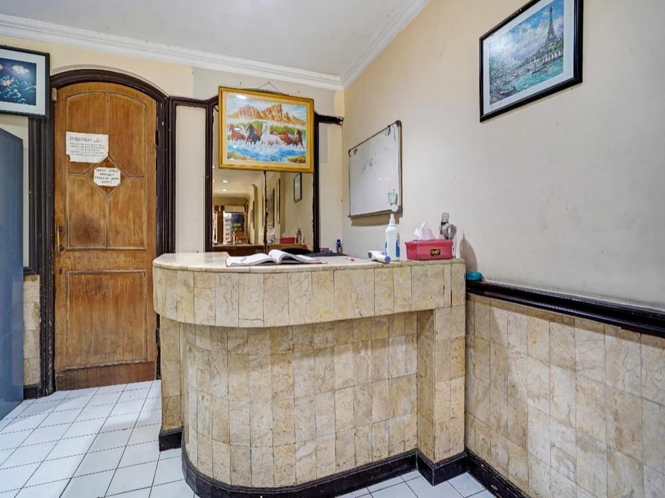 SPOT ON 90147 Gosepa Ambengan Plaza Hotel in Surabaya