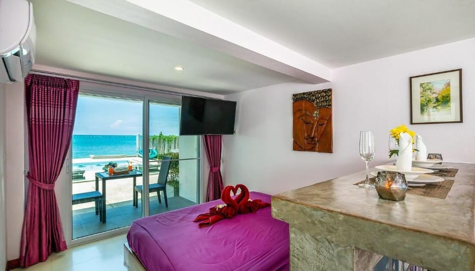 Beachfront Studio in Villa - Seaview Infinity Pool Apartment in Wichit