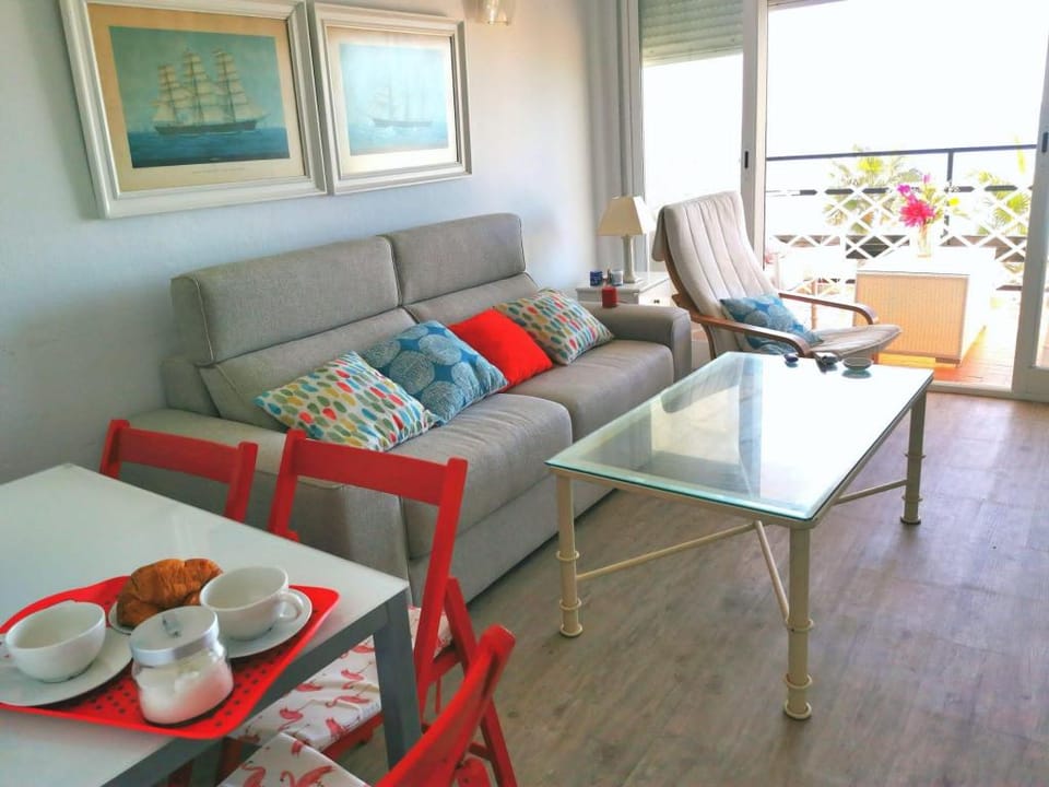 Paseo Maritimo-Apartment in Fuengirola by Rafleys  Apartment in Fuengirola