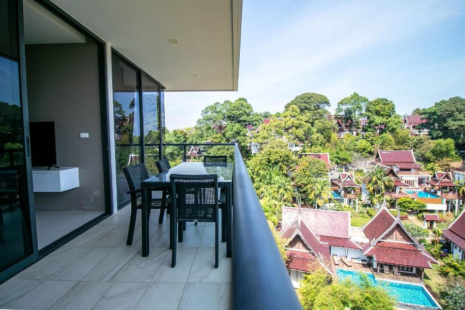 Escape Condominiums Beachfront suite 2bedroom-E276 Apartment in Chon Buri Changwat