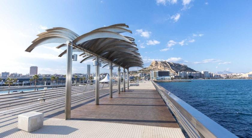 Entire house - 1 bedroom Apartment with Gallery Balcony Free Netflix, air conditioning Apartment in Alicante