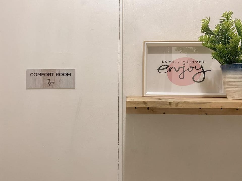 Insta-worthy Rustic Studio with balcony -Room only Vacation rental in Iloilo City