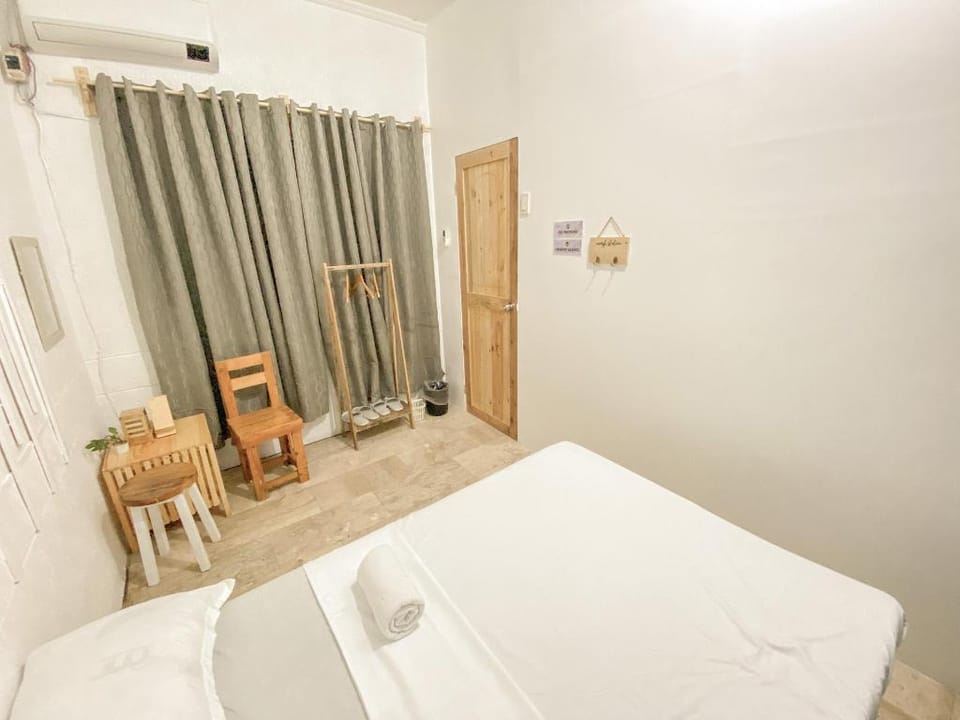 Family-Friendly AC unit (Room only) Vacation rental in Iloilo City