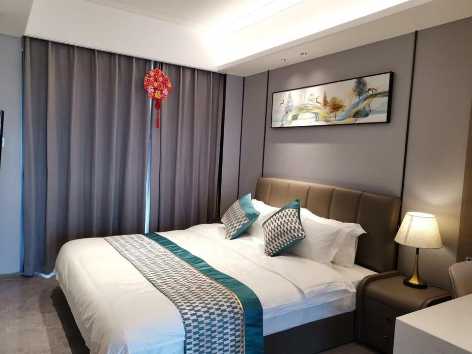 KK酒店公寓-轻奢商旅大套房(有阳台/步行5分钟到达展馆/办公会客/洗衣做饭皆宜） Apartment in Shenzhen