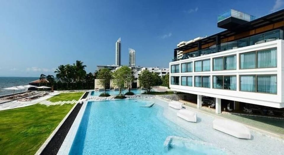 Penthouse O2 Scenic Sea View 3BR Veranda Residence Apartment in Pattaya City