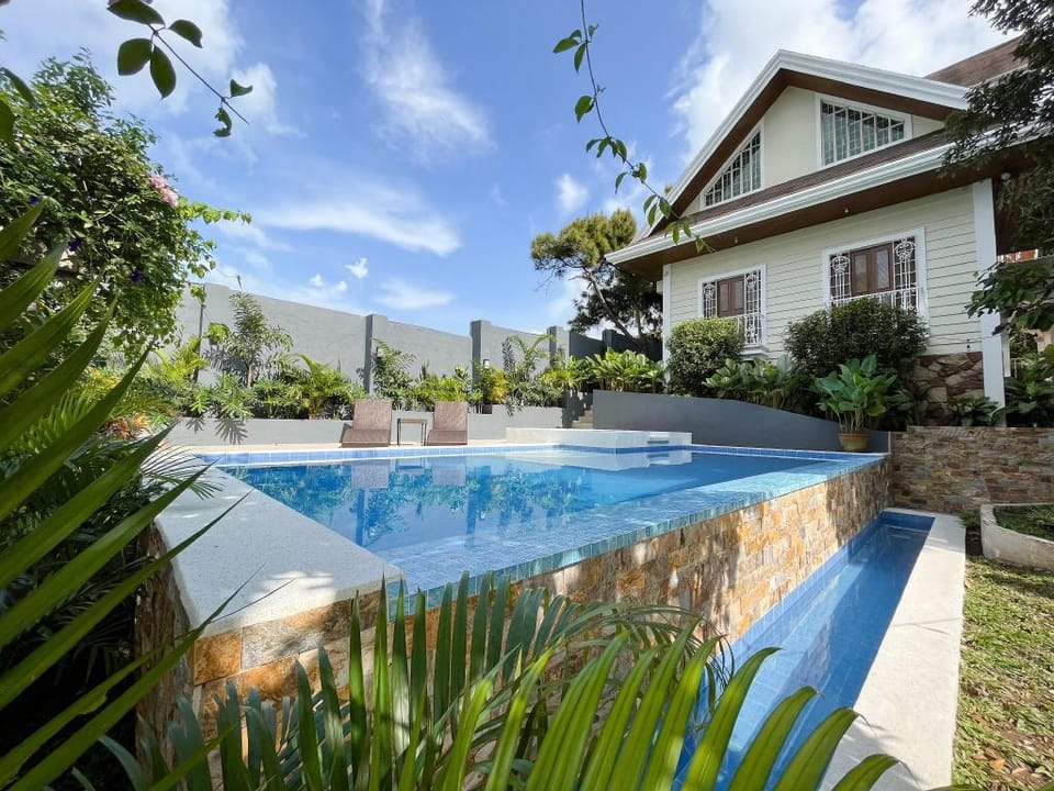 Ridgetop Resthouse Vacation rental in Tagaytay