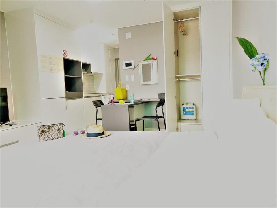 Room 301, 10 minutes on foot to Dongmun Market, close to the airport, cooking and laundry available Apartment in South Korea