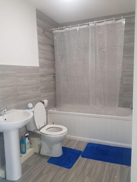 Cherry Tree, Warrington, Smart Tv, High Speed Wifi Apartment in Warrington