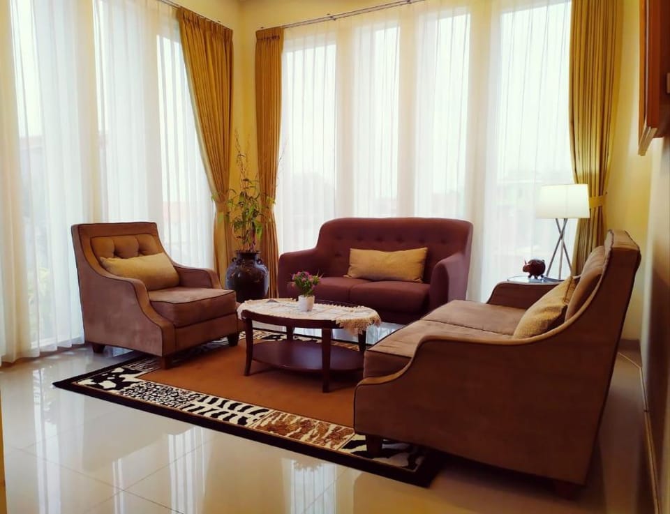 Villa AdiGroup Bayar Offline/Th Baru Wajib 2 Malam Villa in Batu