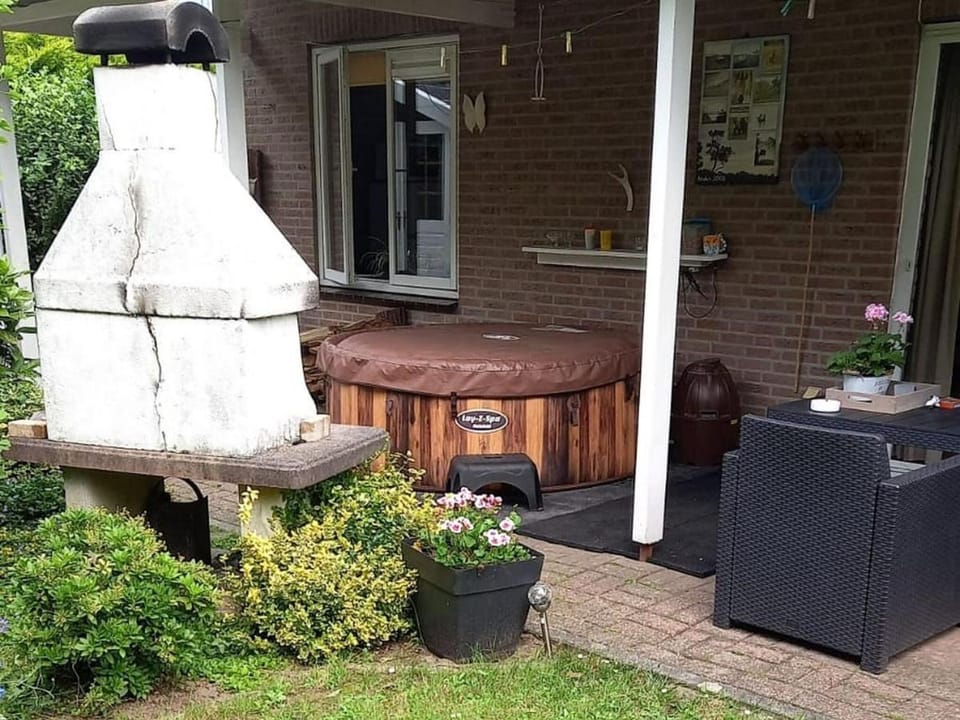 Nice bungalow in Beek with hot tub Vacation rental in Gelderland, Netherlands