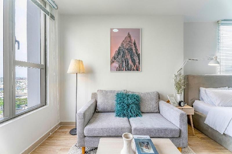 DANNY’s STYLIST FREE POOL APT in CBD, Bui Vien Apartment in Ho Chi Minh City