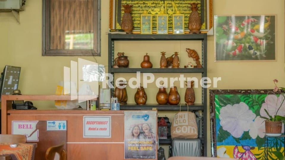 Vandhela Homestay Syariah Mitra RedDoorz Hotel in Surabaya