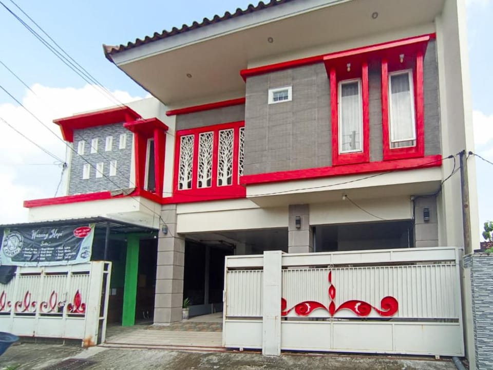 RedDoorz @ Griya Jeniee near Stadion Wilis Madiun Hotel in East Java