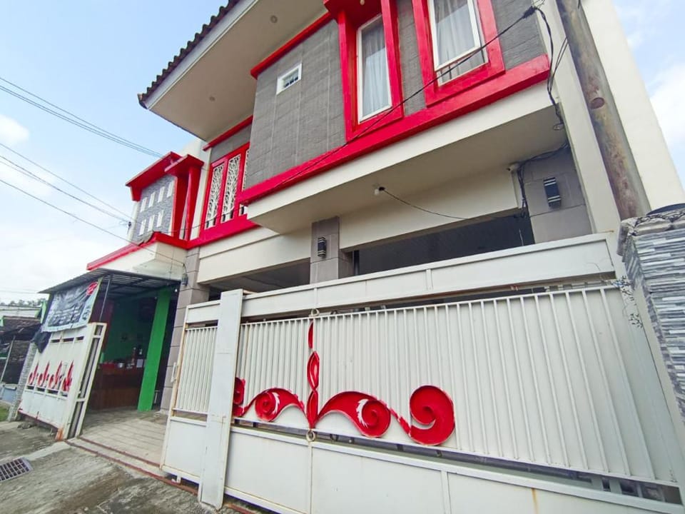 RedDoorz @ Griya Jeniee near Stadion Wilis Madiun Hotel in East Java
