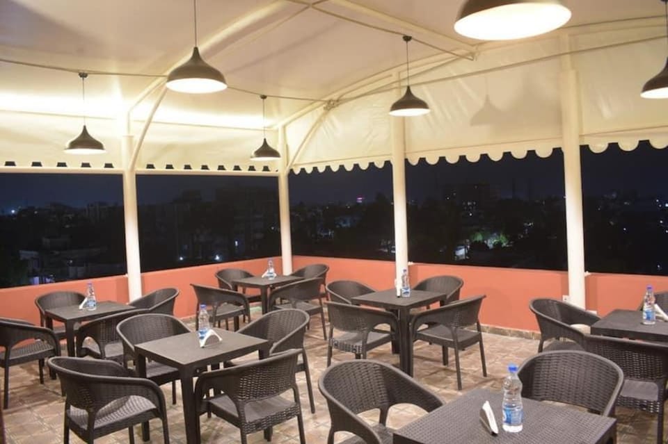 Goroomgo Royal Crown Puri Walking Distance from Sea Beach Hotel in Odisha