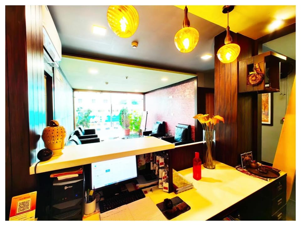 Goroomgo Royal Crown Puri Walking Distance from Sea Beach Hotel in Odisha