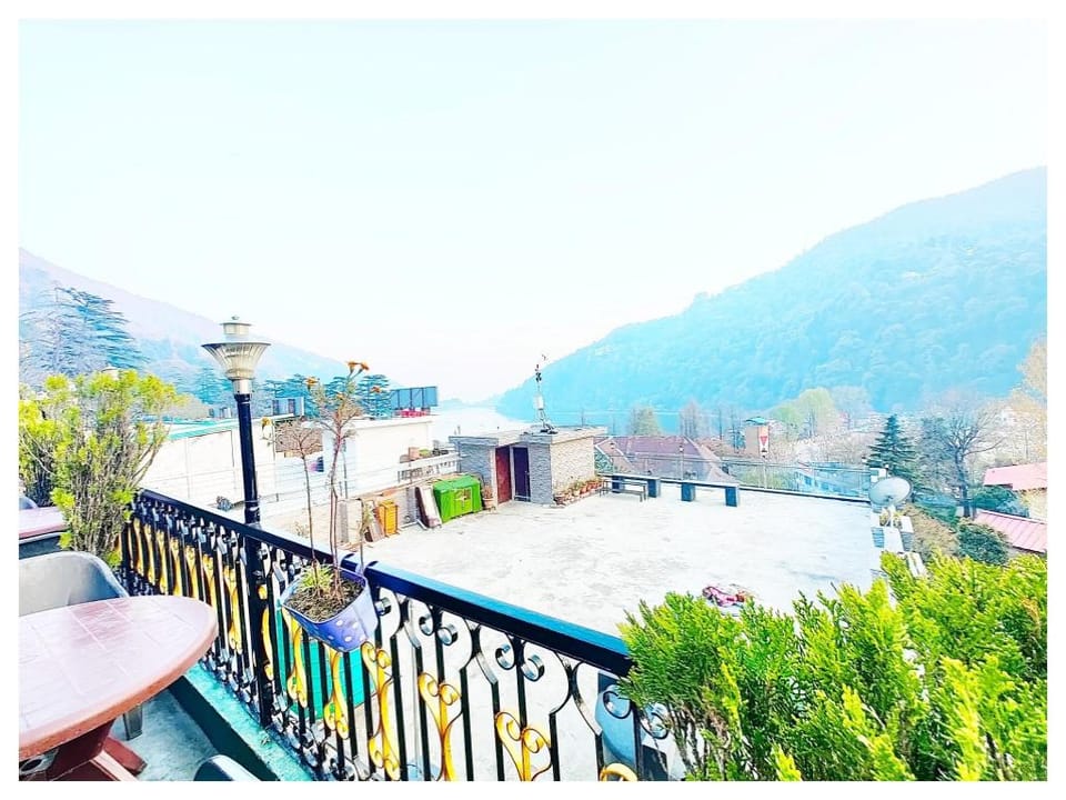 Goroomgo Deluxe Ankur Lake View Nainital Hotel in Uttarakhand
