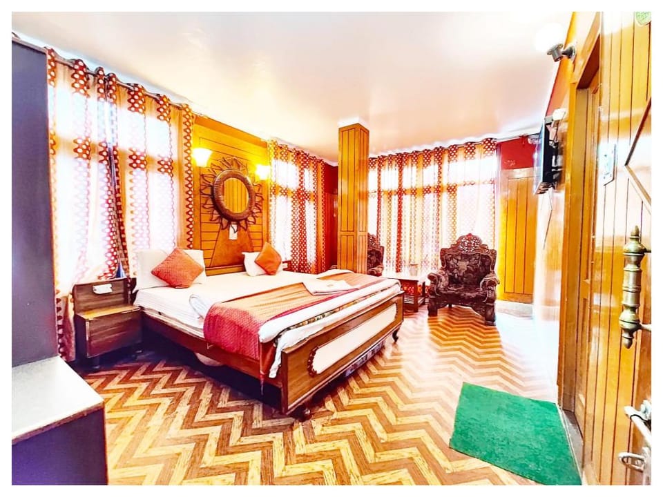 Goroomgo Deluxe Ankur Lake View Nainital Hotel in Uttarakhand