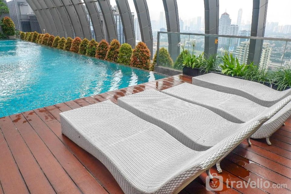 Comfy 1BR L'Avenue Apartment By Travelio Apartment in South Jakarta City