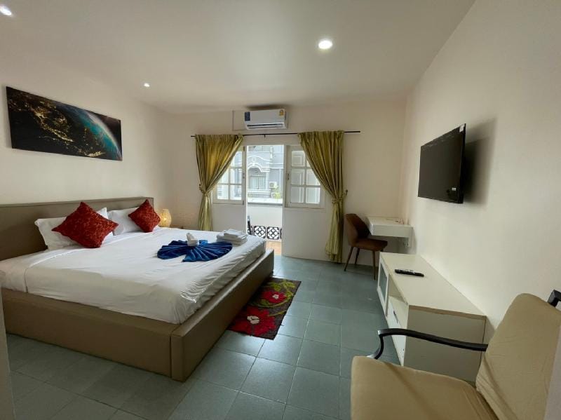 Inn dulgence on the beach (1) @Patong beach  Apartment in Patong