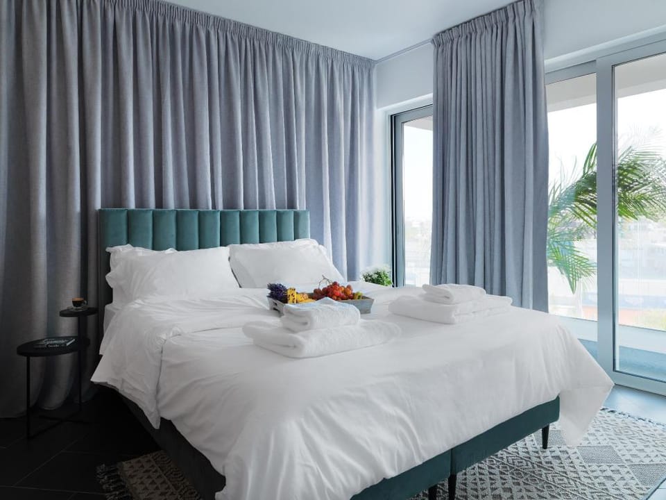 LIV Urban Suites: 1 BEDROOM APARTMENT WITH BALCONY Apartment in Larnaca