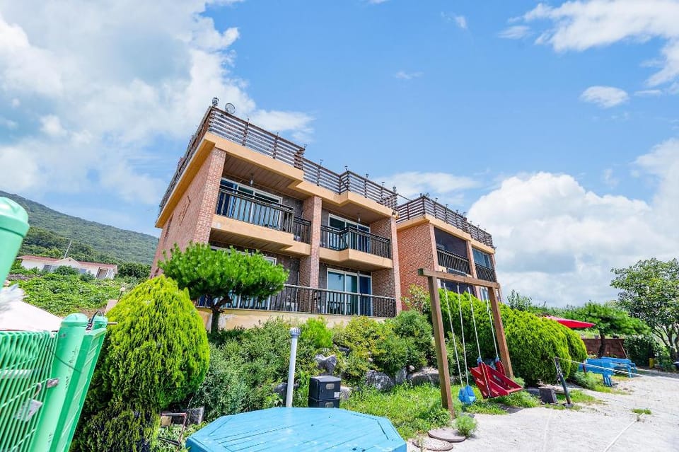 Ganghwa Badatgashimteo Pension Bed and Breakfast in Gyeonggi-do