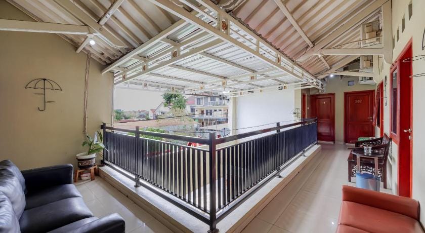 RedDoorz Syariah near UMS Solo - RSO Soeharso Hotel in Special Region of Yogyakarta