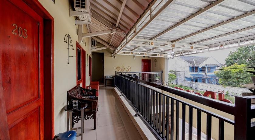 RedDoorz Syariah near UMS Solo - RSO Soeharso Hotel in Special Region of Yogyakarta