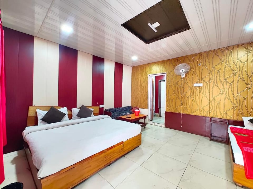 Goroomgo Neelam Raj Near Mall Road Mallital, Nainital Hotel in Uttarakhand