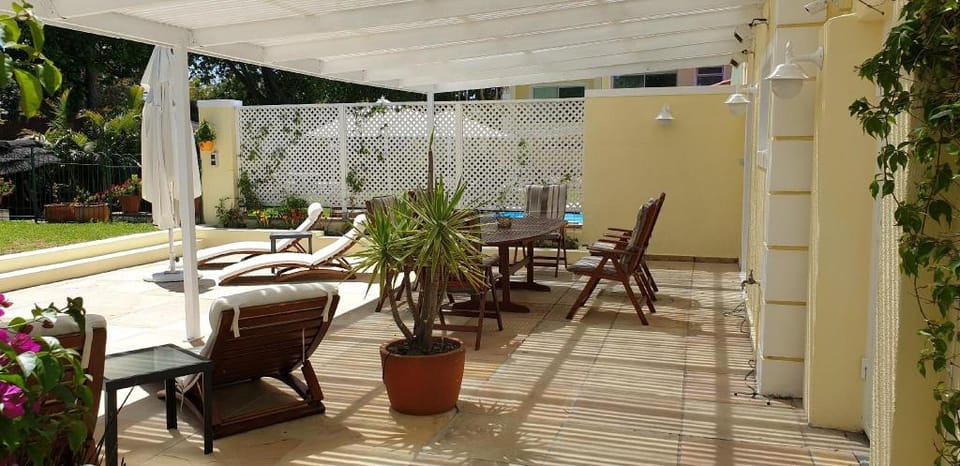 Charming fully fitted double storey cottage near Constantia Village Vacation rental in Cape Town