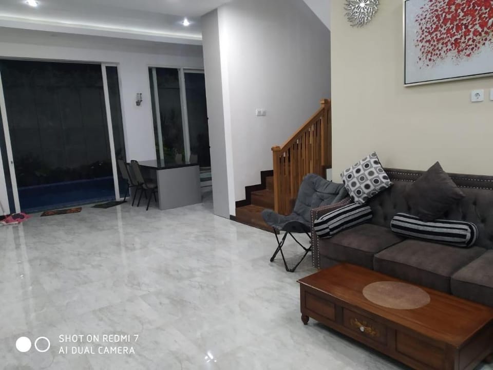 Villa Privat Pool 3 Sampai 12 Kamar IG: adigroup62 Villa in Batu
