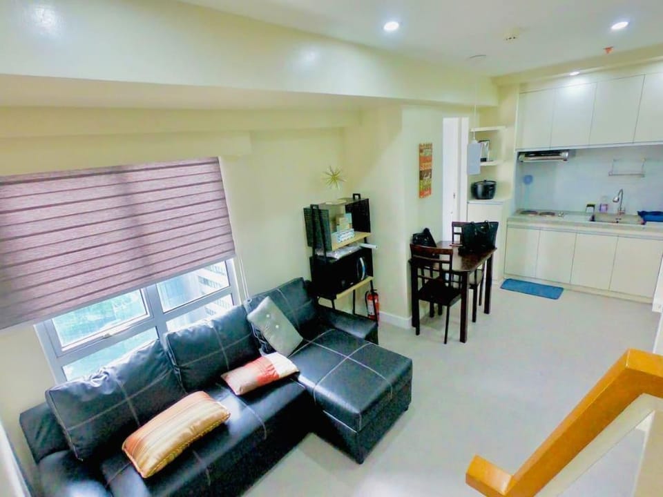 City View 2BR | WIFI & Netflix | BGC Apartment in Makati