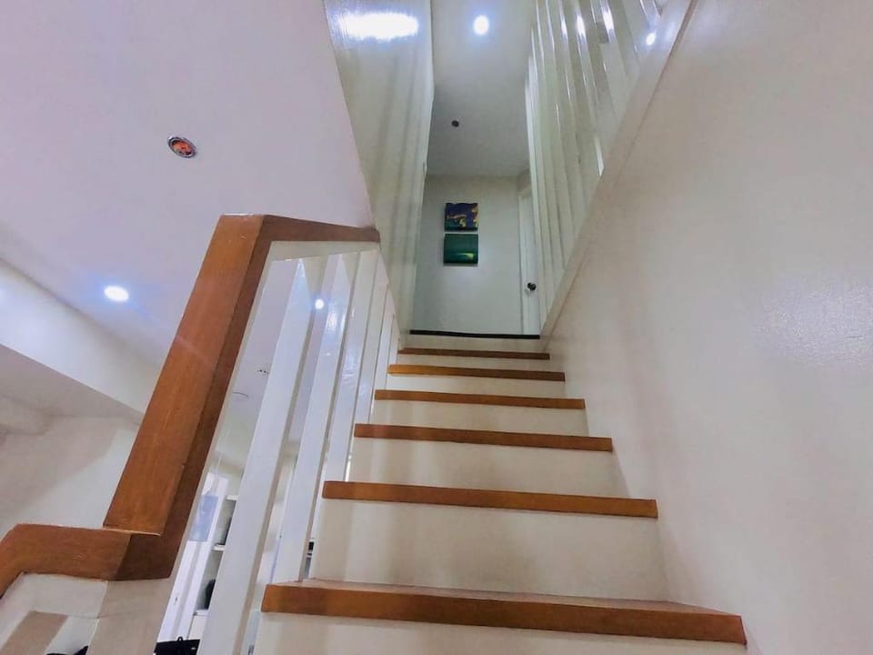 City View 2BR | WIFI & Netflix | BGC Apartment in Makati