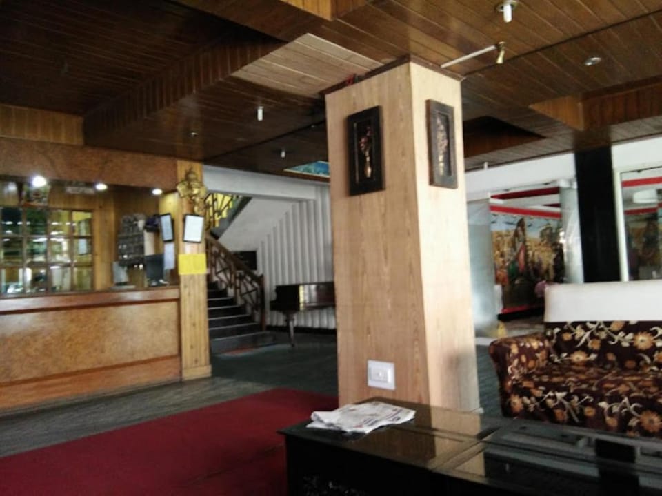 Goroomgo Shambhu Mall Road Darjeeling Hotel in Darjeeling