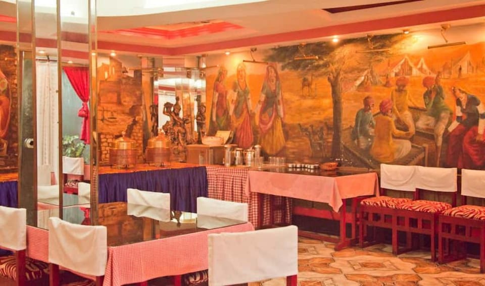 Goroomgo Shambhu Mall Road Darjeeling Hotel in Darjeeling