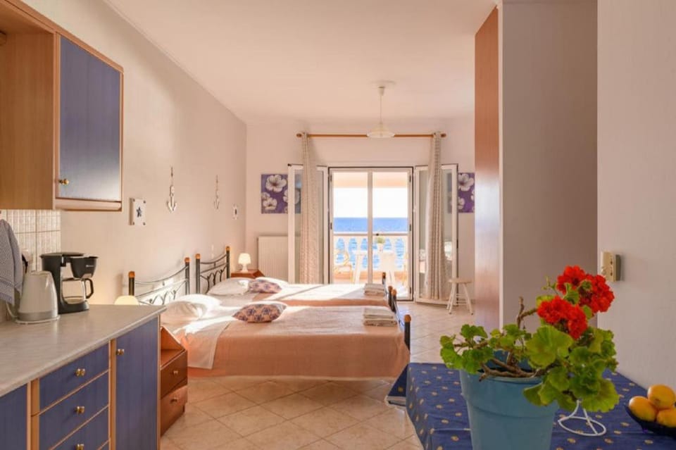 Beach House Tolis - Pelekas Beach Apartment in Corfu, Greece