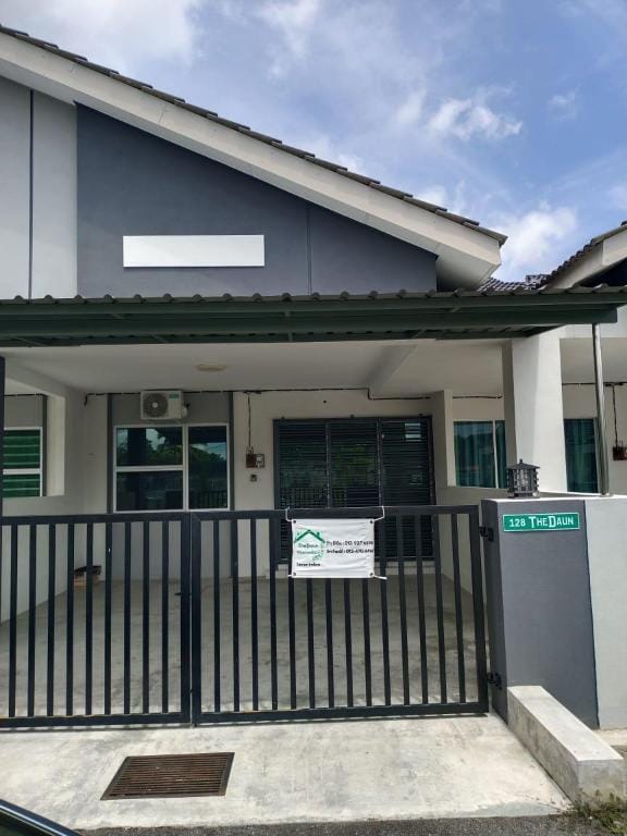 Bota TheDaun Homestay Taman Indera Vacation rental in Perak Tengah District
