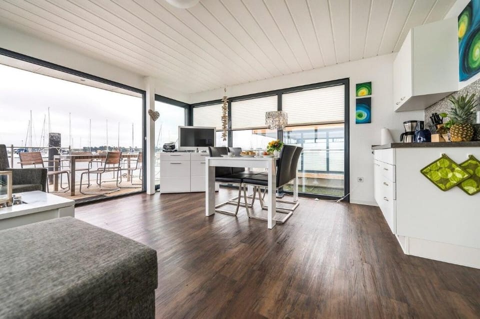 Privates 5 ★ Hausboot | Sonnendeck | Grill | WLAN Vacation rental in Sønderborg