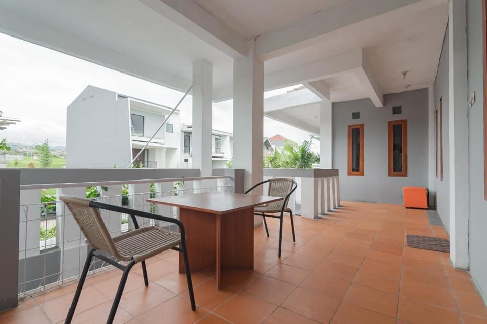 Lembur Kiwari Setra Duta Mitra RedDoorz Hotel in Parongpong
