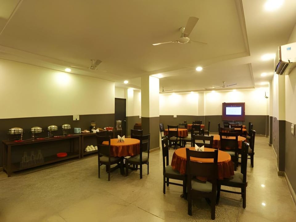 Hotel Classic Plaza at Delhi Airport Hotel in New Delhi