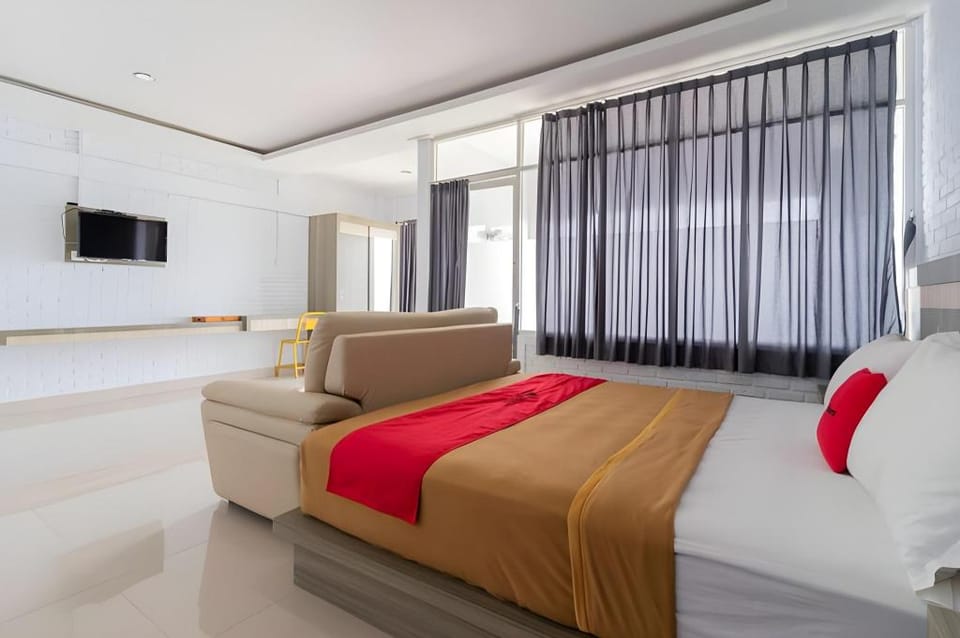 RedDoorz Plus @ Vantas Hotel Parbaba Hotel in Indonesia