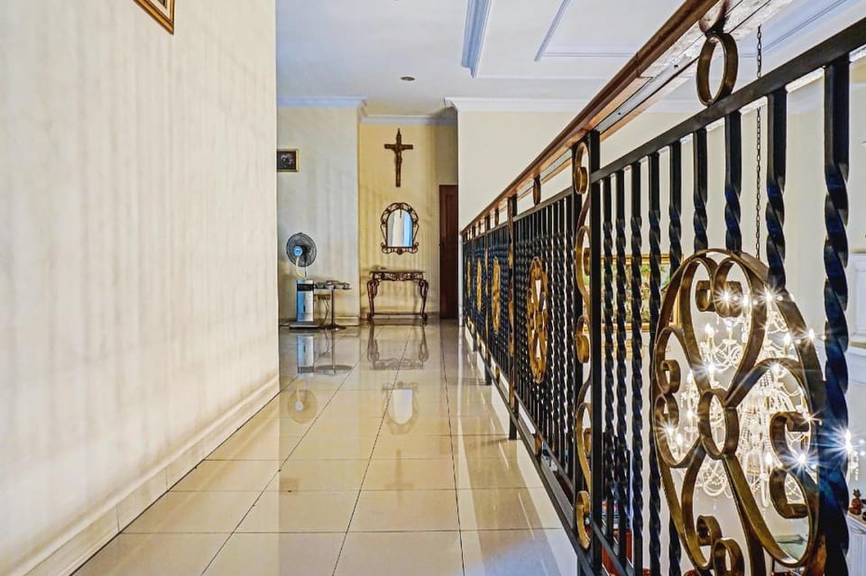 SPOT ON 90295 Simprug Residence Hotel in South Jakarta City