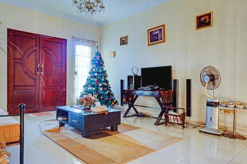 SPOT ON 90295 Simprug Residence Hotel in South Jakarta City