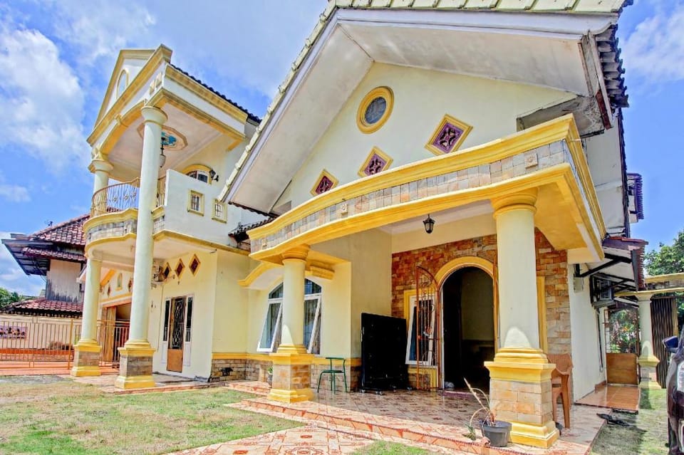 OYO 90307 Fj Alfaeyza Kost Hotel in Indonesia