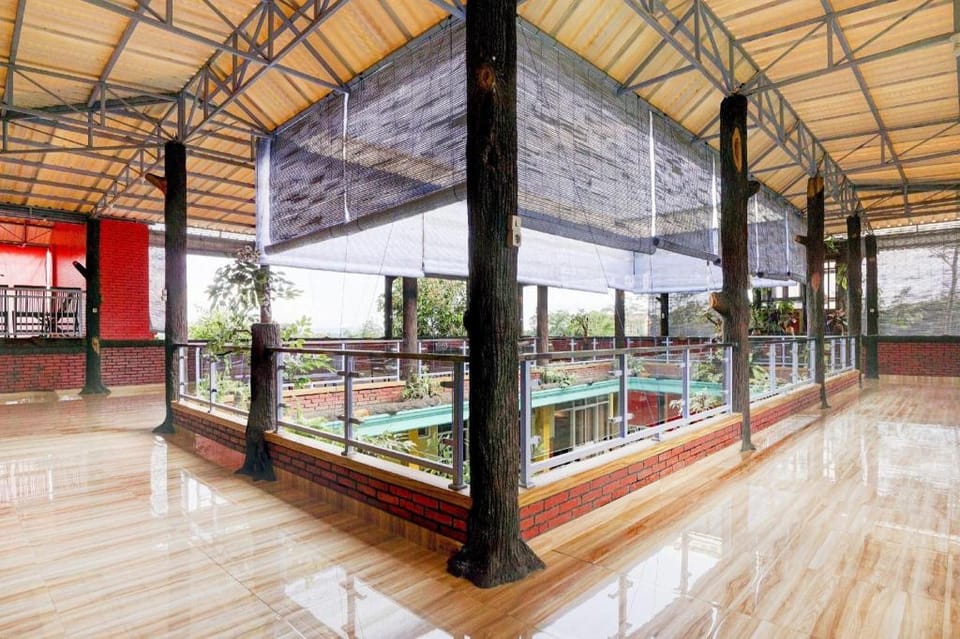 OYO 90303 Cafe & Homestay Kolam Pancing Abah Hotel in East Java