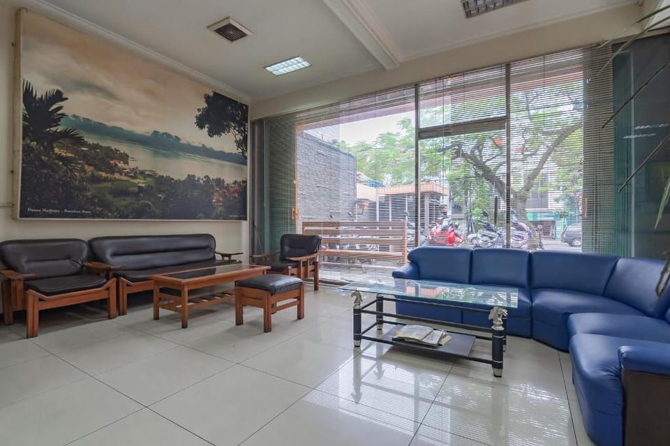 Grand Kembar Hotel Mitra RedDoorz Hotel in Bandung