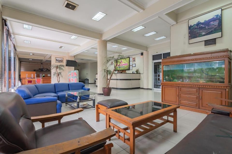Grand Kembar Hotel Mitra RedDoorz Hotel in Bandung